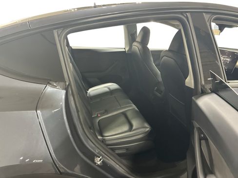 Certified 2023 Tesla Model Y Long Range AWD/4WD image 11