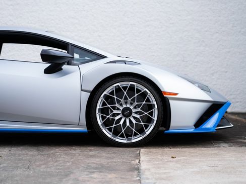 Used 2023 Lamborghini Huracan STO image 33