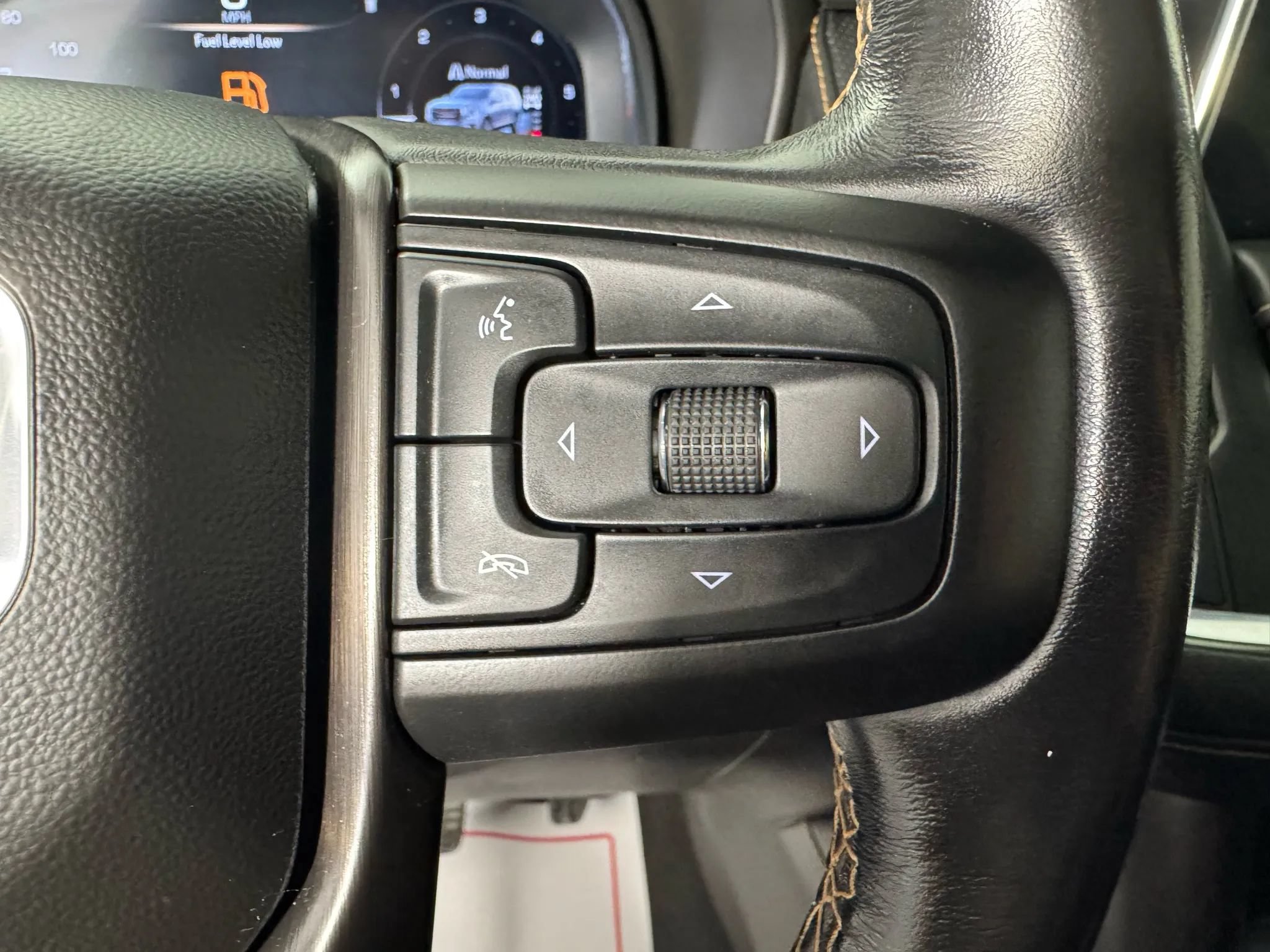Used 2022 GMC Yukon AT4 AWD/4WD image 16