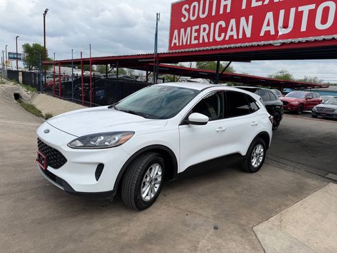 Used 2021 Ford Escape SE image 39