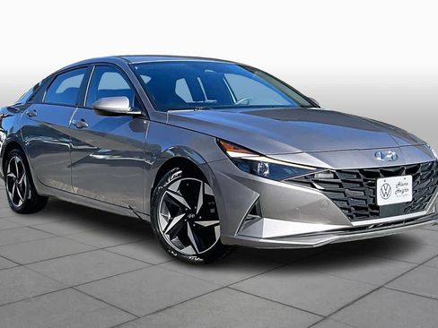 Used 2023 Hyundai Elantra SEL w/ Convenience Package image 2