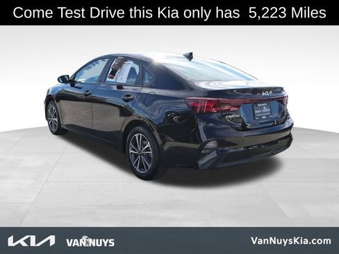 Used 2024 Kia Forte LXS w/ LXS Technology Package image 5