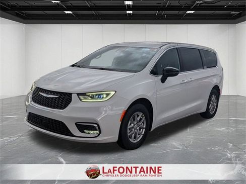 New 2026 Chrysler Pacifica Select image 1