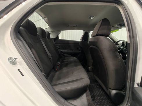 Used 2021 Hyundai Elantra SE FWD image 18