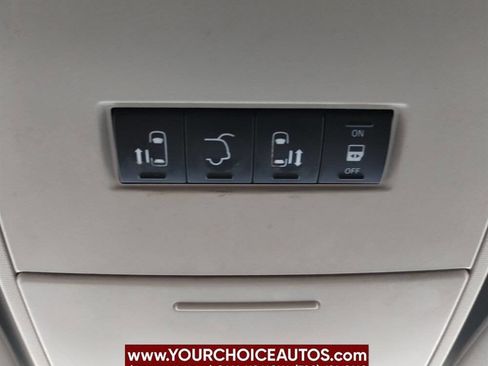 Used 2015 Chrysler Town & Country Touring image 32