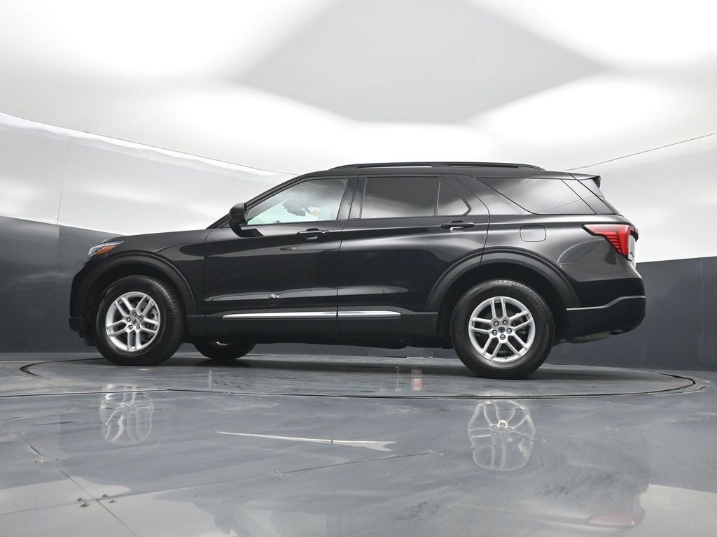 Used 2025 Ford Explorer Active AWD/4WD image 52