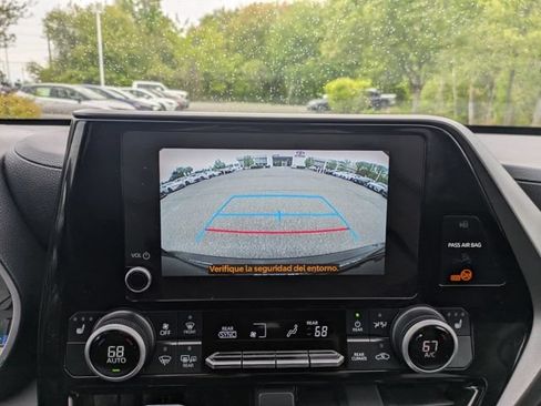 Used 2024 Toyota Highlander XLE AWD/4WD image 31