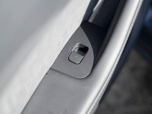 Used 2023 Tesla Model Y 2WD image 29