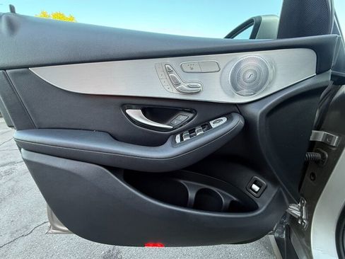 Used 2019 Mercedes-Benz GLC 300 w/ Premium Package image 17