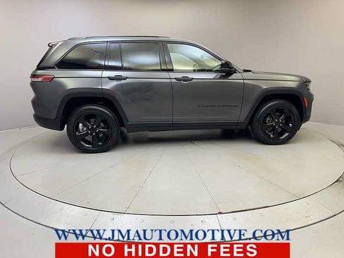 Used 2023 Jeep Grand Cherokee Altitude AWD/4WD image 6