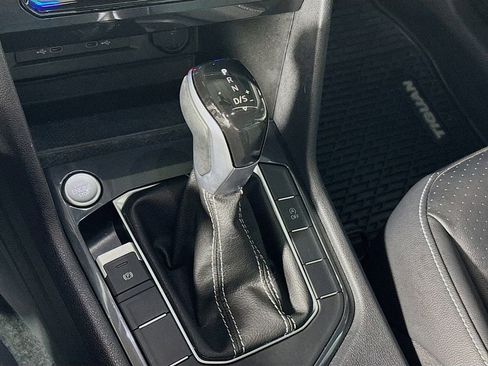 Used 2024 Volkswagen Tiguan SE image 17