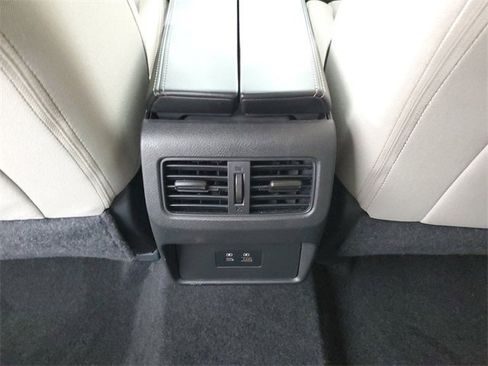 Used 2022 Nissan Rogue SV image 16