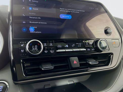 Used 2023 Toyota Highlander Limited image 17