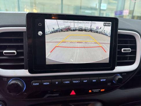 Used 2024 Hyundai Venue Limited image 15