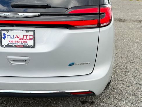 Used 2022 Chrysler Pacifica Touring-L FWD image 90