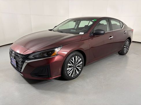 Used 2024 Nissan Altima 2.5 SV FWD image 7