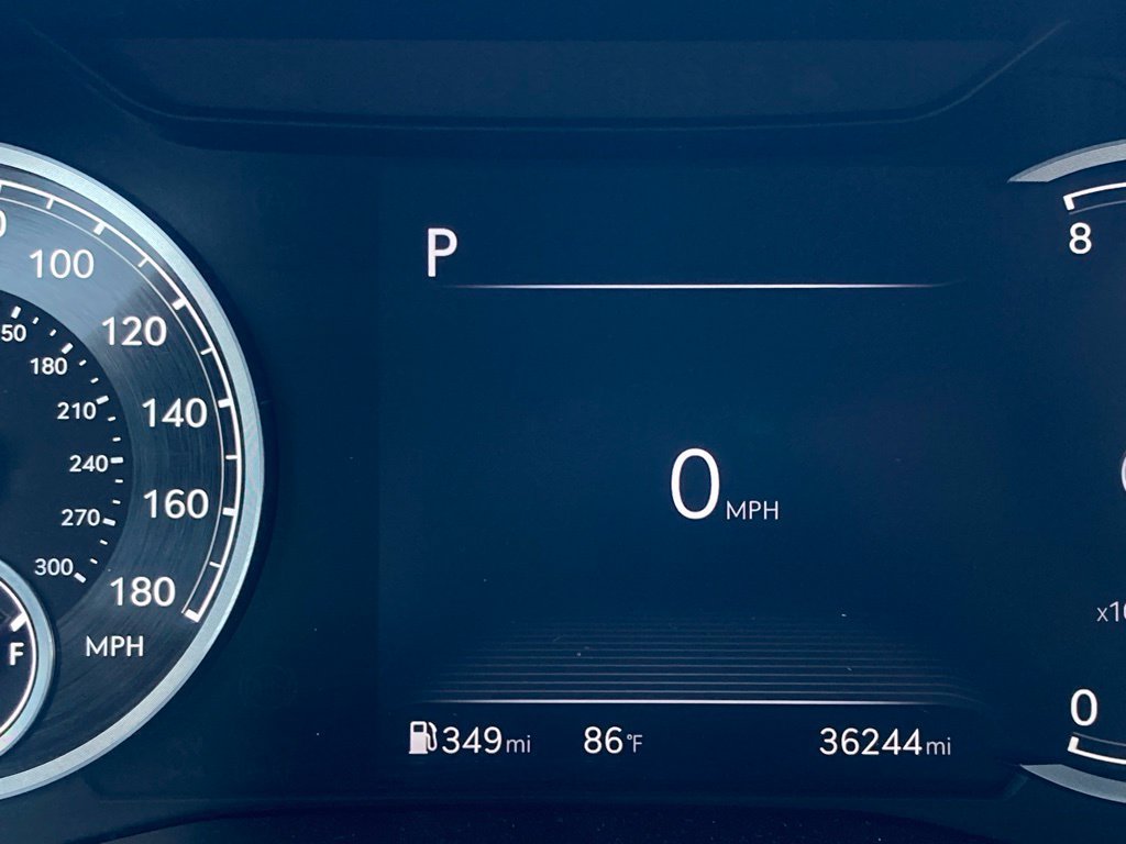 Used 2025 Genesis G70 2.5T RWD image 16