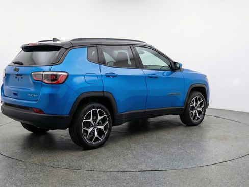 Used 2025 Jeep Compass Limited AWD/4WD image 9