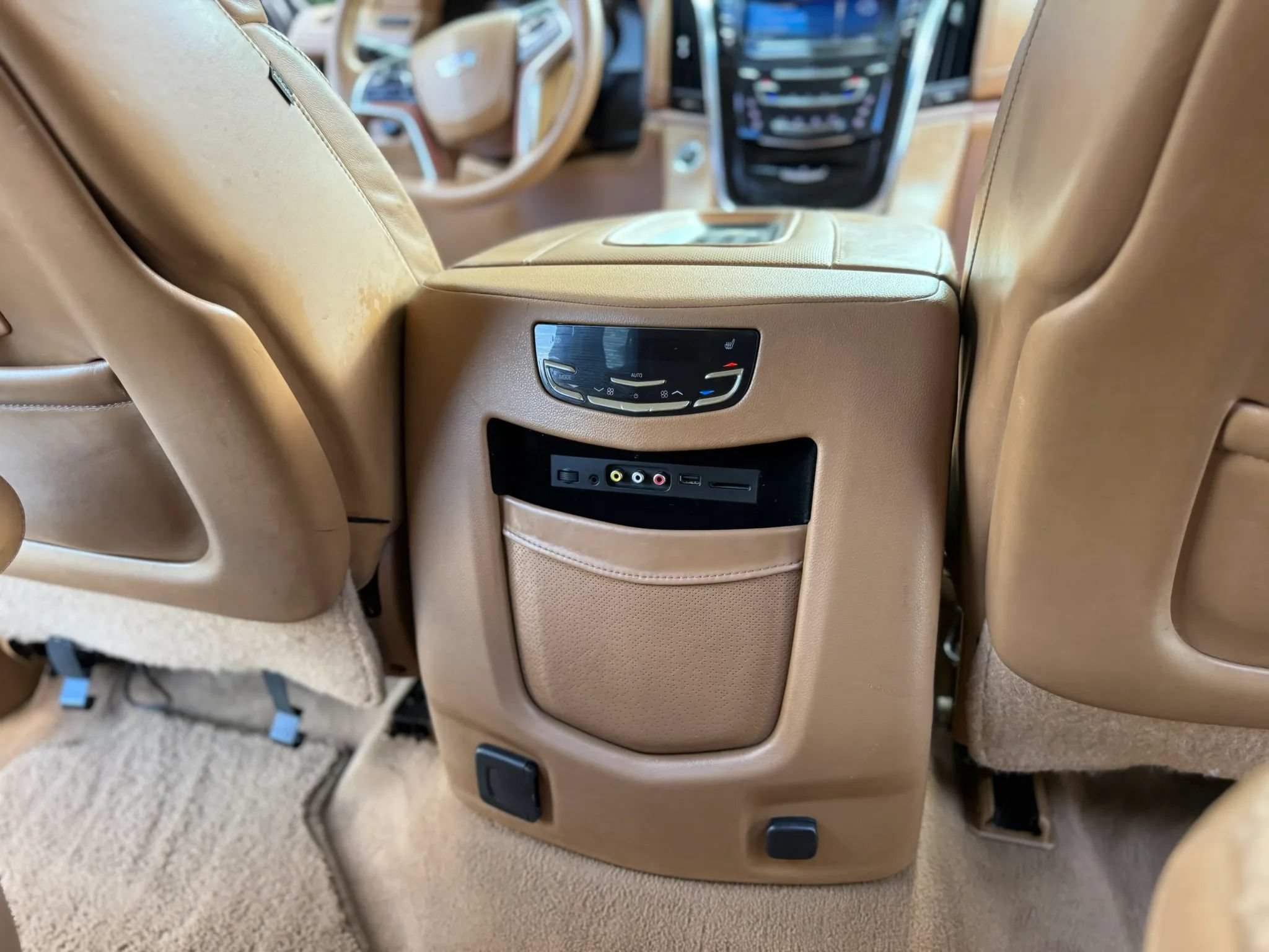 Used 2015 Cadillac Escalade ESV Platinum AWD/4WD image 18