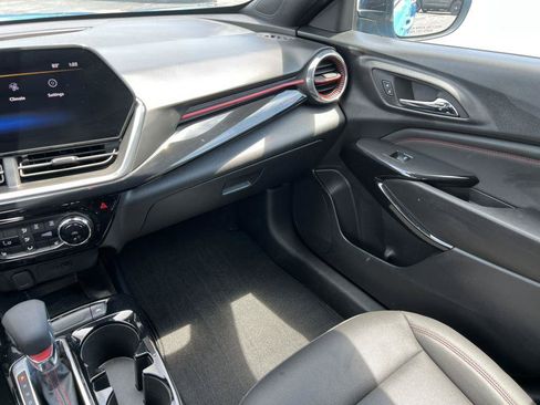 Used 2025 Chevrolet Trax RS w/ Sunroof Package FWD image 26