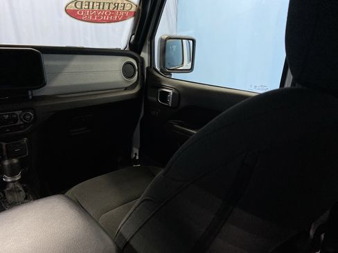 Certified 2024 Jeep Gladiator Sport image 25