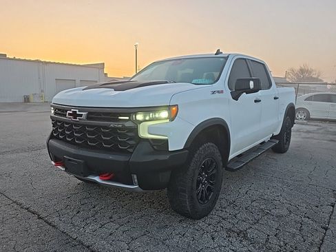 Used 2023 Chevrolet Silverado 1500 ZR2 w/ Technology Package image 3