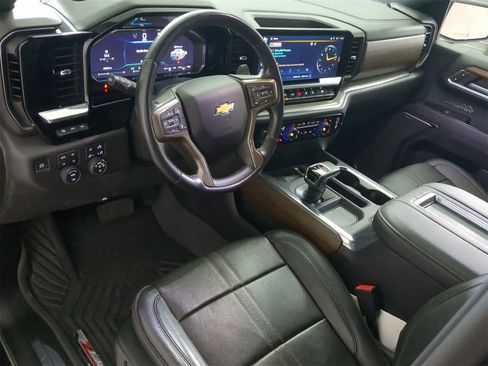 Used 2022 Chevrolet Silverado 1500 High Country w/ Technology Package image 2