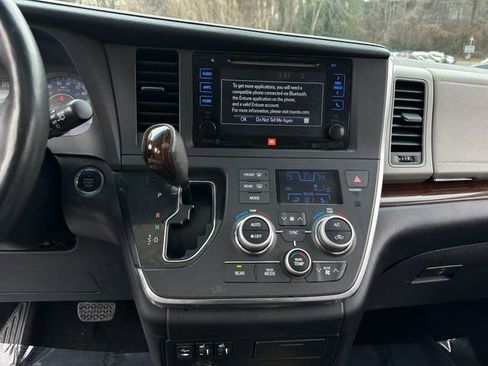 Used 2015 Toyota Sienna Limited Premium image 20