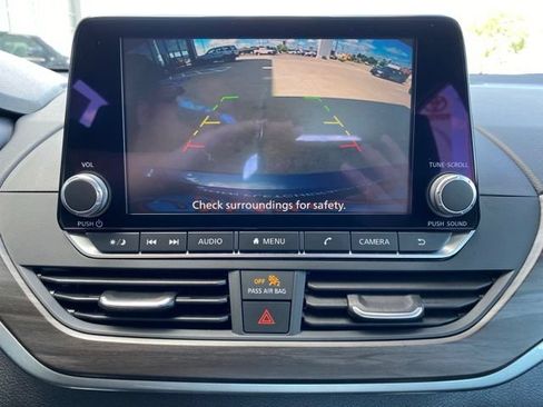 Used 2025 Nissan Altima 2.5 SV FWD image 8