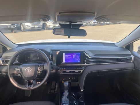 Used 2025 Toyota Camry LE image 33