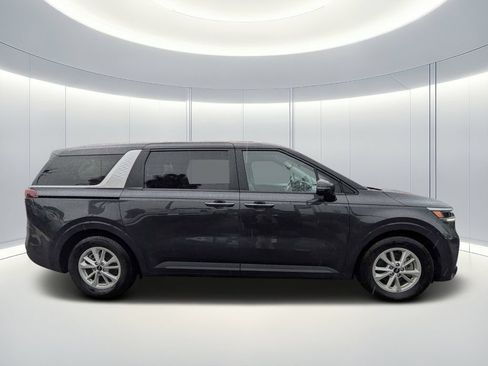 Used 2024 Kia Carnival LX FWD image 3