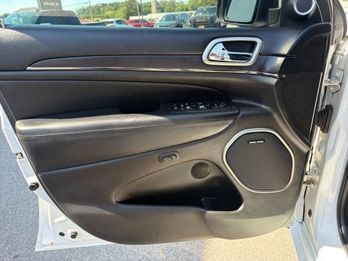 Used 2018 Jeep Grand Cherokee High Altitude AWD/4WD image 12