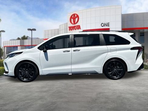 Certified 2026 Toyota Sienna XSE FWD image 9