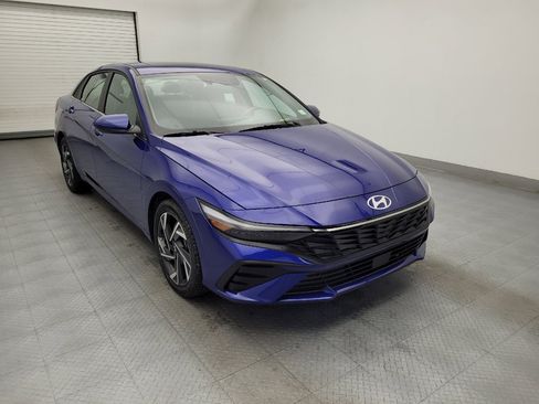 Used 2025 Hyundai Elantra SEL image 13