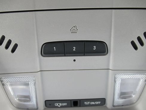 Used 2023 GMC Acadia SLT FWD image 30