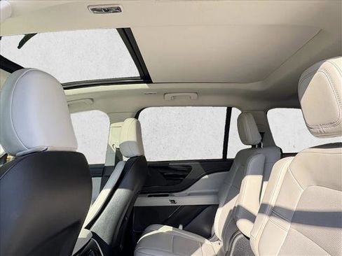 Used 2025 Lincoln Aviator AWD image 16