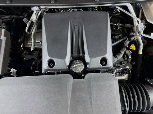 New 2025 GMC Canyon Elevation w/ Convenience Package image 30