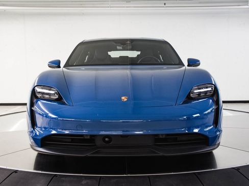 Used 2022 Porsche Taycan image 10