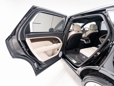 Certified 2024 Bentley Bentayga Extended Wheelbase image 20