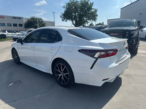 Used 2021 Toyota Camry SE w/ Carpet Mat Package (TMS) FWD image 3