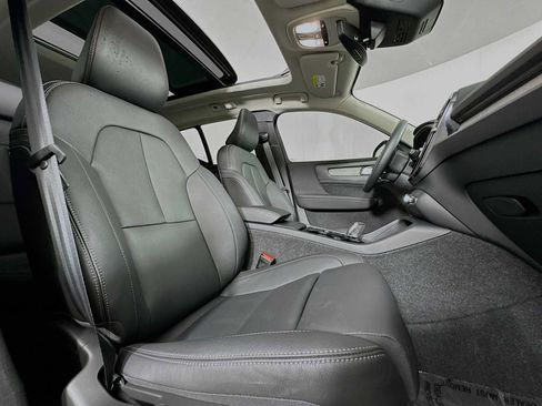 Certified 2025 Volvo XC40 B5 Plus w/ Protection Package Premier image 27