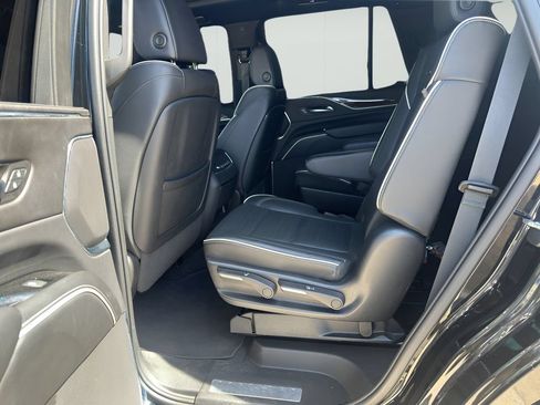 Used 2023 Cadillac Escalade Premium Luxury AWD/4WD image 12