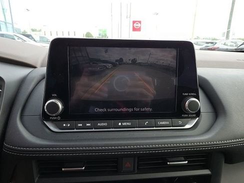 Used 2023 Nissan Rogue S AWD/4WD image 19