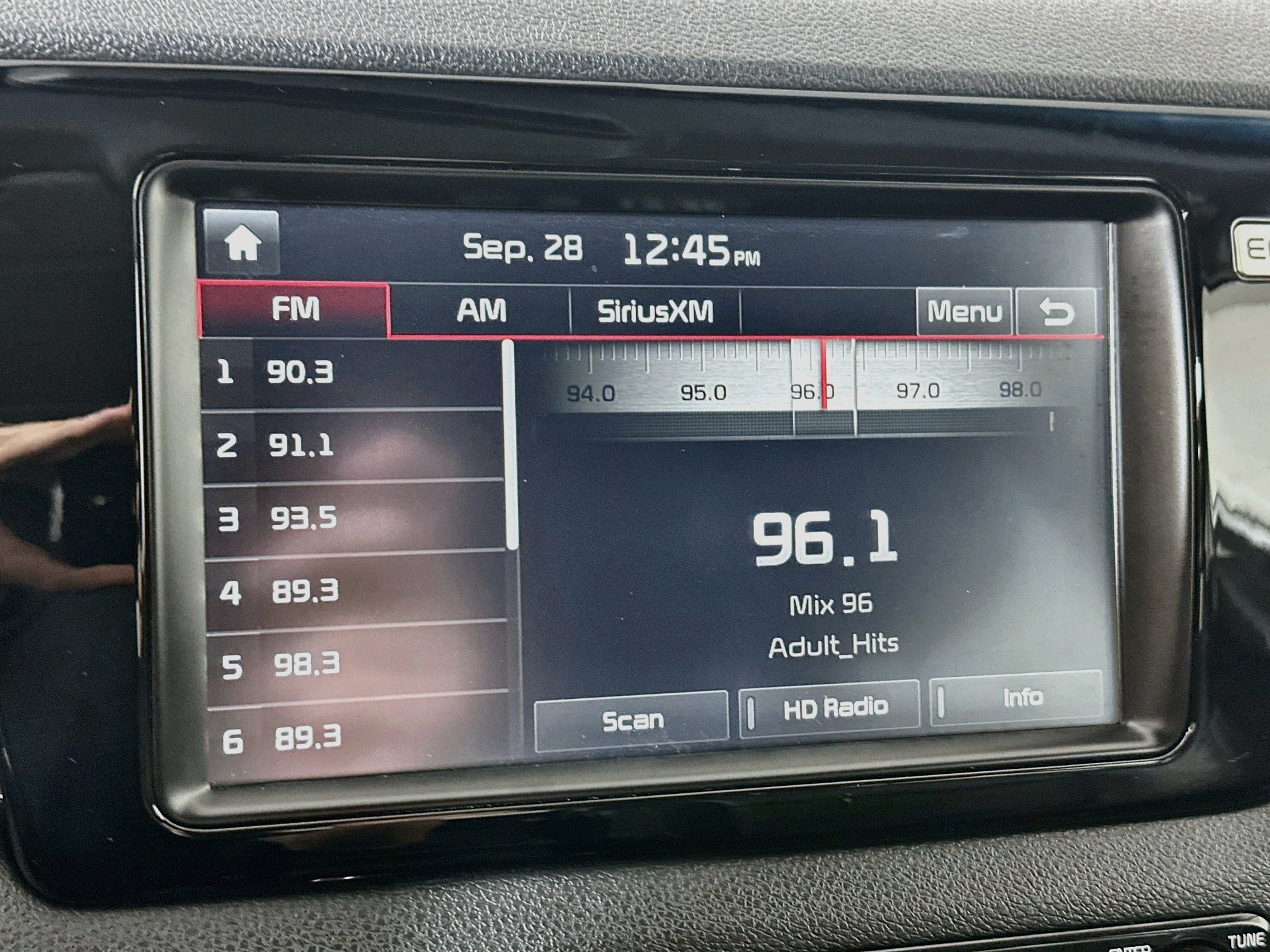 Used 2017 Kia Niro Touring FWD image 15