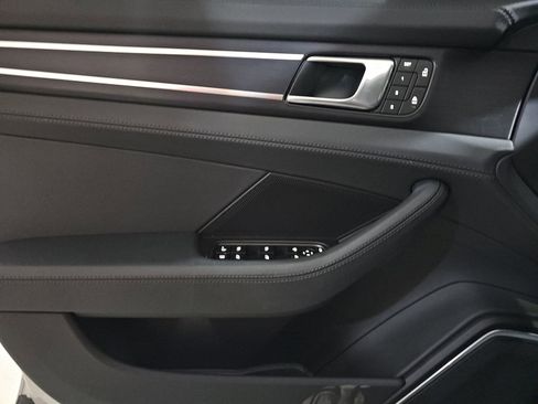 Used 2023 Porsche Panamera 4 Platinum Edition image 7