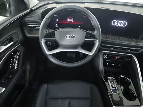 Used 2025 Audi Q5 Premium w/ Convenience Package image 12