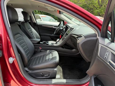 Used 2014 Ford Fusion SE w/ Equipment Group 202A FWD image 10