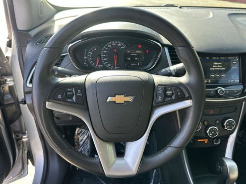 Used 2018 Chevrolet Trax LT w/ LT Convenience Package image 15