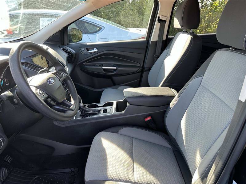 Used 2017 Ford Escape SE w/ Equipment Group 201A FWD image 10