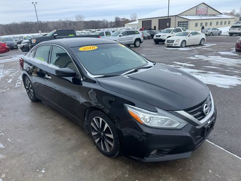 Used 2018 Nissan Altima 2.5 SV image 3
